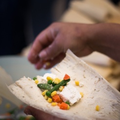 When the masa was spread the leaf was given to the next chef in the assembly line who filled and wrapped the tamale. In our school the menu consisted of three different fillings. Fresh cheese and vegetables was one of them, in the picture above. Another one was boiled chicken with green salsa.